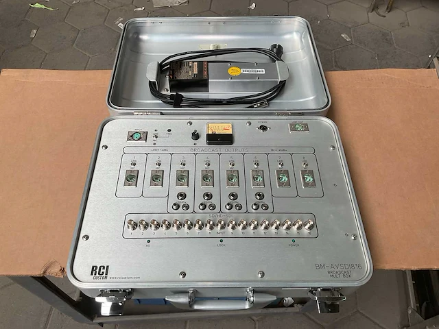 Rci custom bm-avsd1816 broadcast mult box - afbeelding 2 van  4