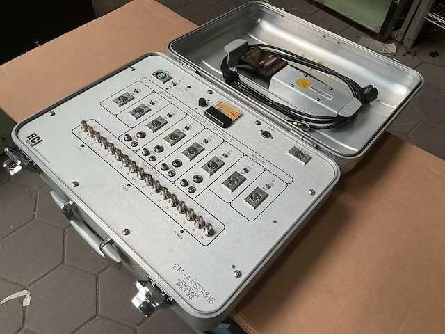Rci custom bm-avsd1816 broadcast mult box - afbeelding 3 van  4