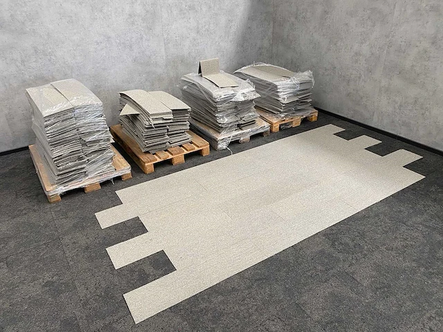 Re-use tapijttegels +/- 150m2 - afbeelding 2 van  7