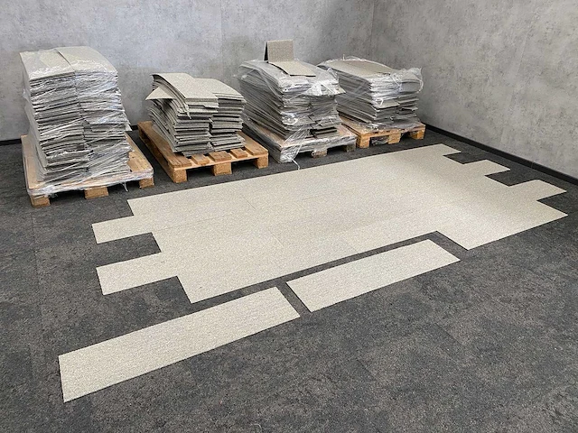 Re-use tapijttegels +/- 150m2 - afbeelding 4 van  7