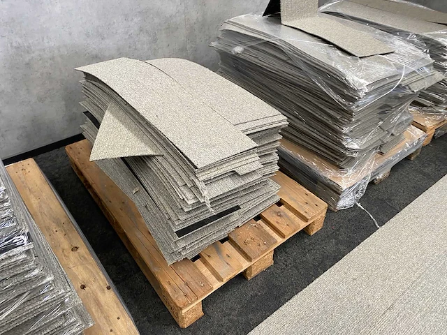 Re-use tapijttegels +/- 150m2 - afbeelding 7 van  7