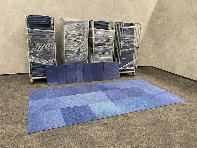Re-use tapijttegels +/- 200m2 - afbeelding 1 van  2