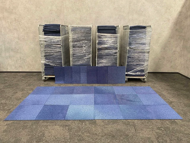 Re-use tapijttegels +/- 200m2 - afbeelding 2 van  2