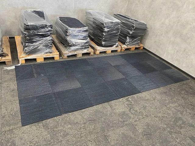 Re-use tapijttegels +/- 250m2 - afbeelding 3 van  10