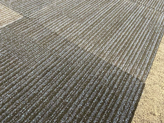Re-use tapijttegels +/- 250m2 - afbeelding 5 van  10