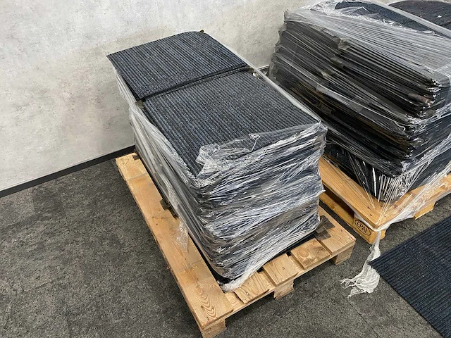 Re-use tapijttegels +/- 250m2 - afbeelding 7 van  10