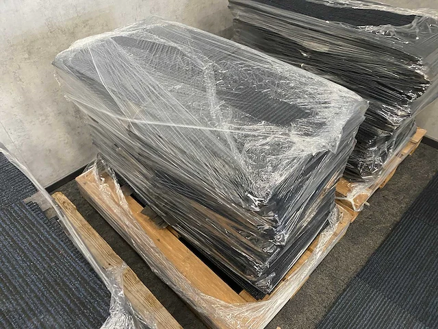 Re-use tapijttegels +/- 250m2 - afbeelding 10 van  10