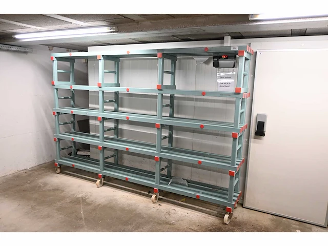 Rea mobiele kunststof legbordstelling - afbeelding 1 van  4