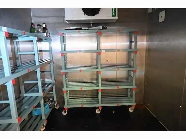 Rea mobiele kunststof legbordstelling - afbeelding 1 van  4