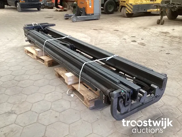 Reach truck - afbeelding 5 van  9