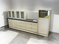 Recht opgestelde keuken 370 cm met apparatuur - afbeelding 1 van  14