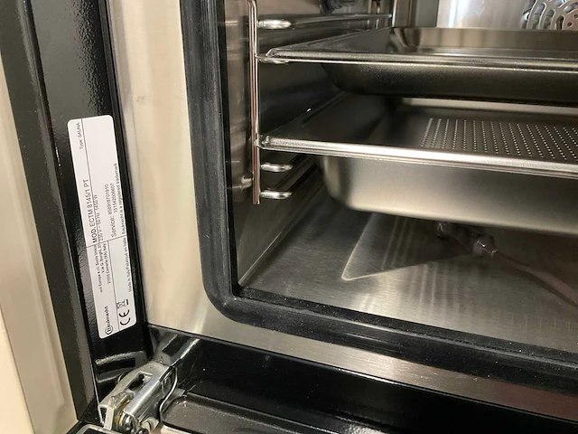Recht opgestelde keuken 370 cm met apparatuur - afbeelding 7 van  14