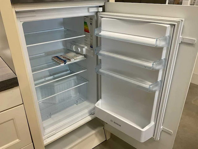 Recht opgestelde keuken 370 cm met apparatuur - afbeelding 8 van  14