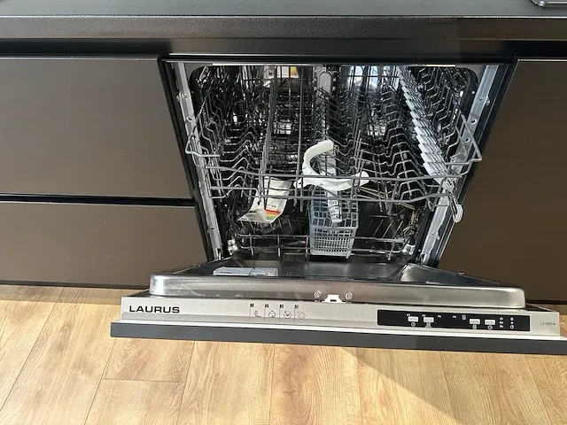 Recht opgestelde keuken - afbeelding 16 van  25