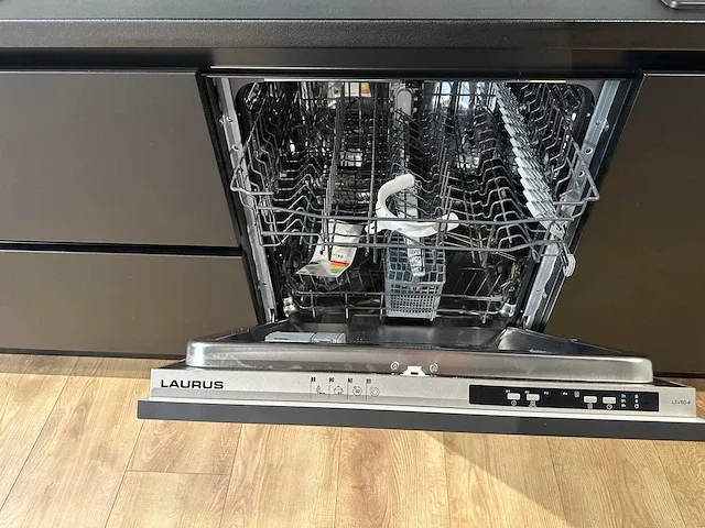 Recht opgestelde keuken - afbeelding 17 van  26