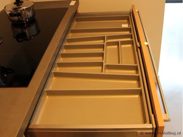 Rechte keuken met apparatenwand - afbeelding 6 van  20