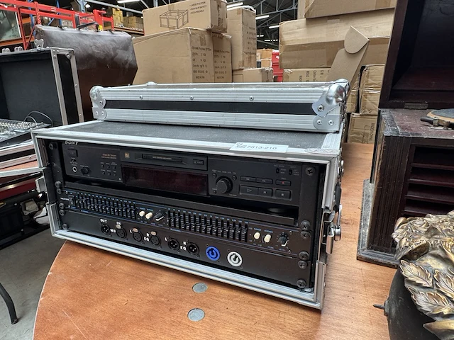 Recorder en stereo equalizer met flightcase sony, minidisc deck mds-je520, vdl215eq - afbeelding 1 van  7