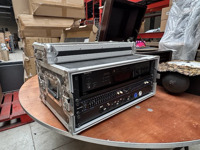 Recorder en stereo equalizer met flightcase sony, minidisc deck mds-je520, vdl215eq - afbeelding 2 van  7