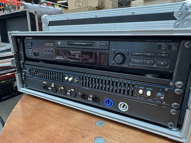 Recorder en stereo equalizer met flightcase sony, minidisc deck mds-je520, vdl215eq - afbeelding 3 van  7