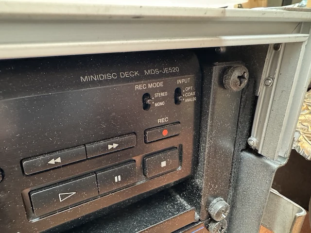 Recorder en stereo equalizer met flightcase sony, minidisc deck mds-je520, vdl215eq - afbeelding 5 van  7