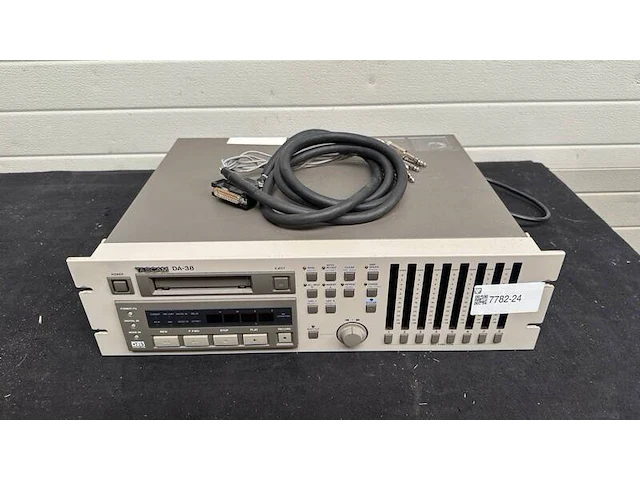 Recorder tascam, da-38 - afbeelding 1 van  3