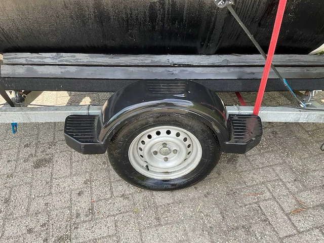 Recreatieve polyester “onderzeeër” op trailer - afbeelding 2 van  21