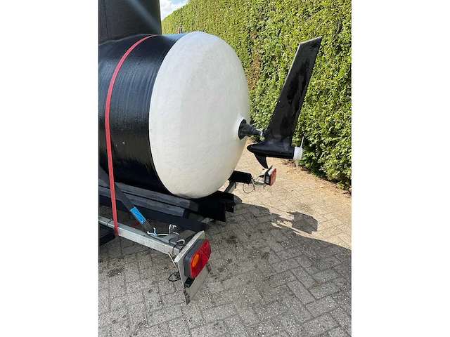 Recreatieve polyester “onderzeeër” op trailer - afbeelding 4 van  21