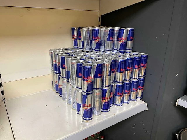 Red bull blikjes met inhoud (150x) - afbeelding 2 van  4