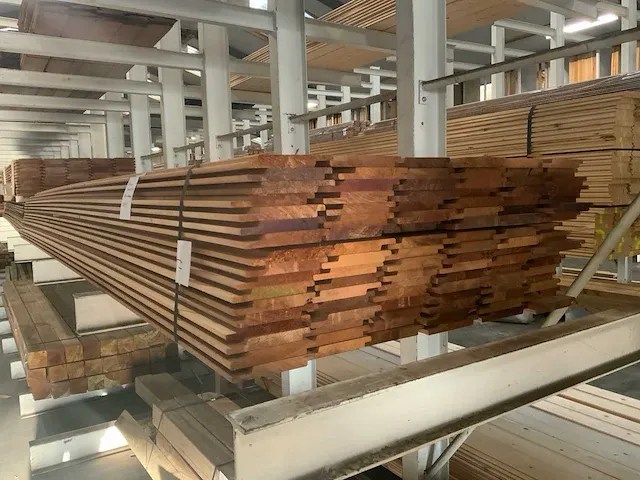 Red cedar channel siding (102x) - afbeelding 1 van  3