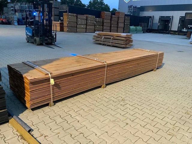 Red class tuinplank 5000x180x18mm (162x) - afbeelding 1 van  10