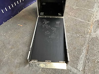 Red flightcase - afbeelding 10 van  10