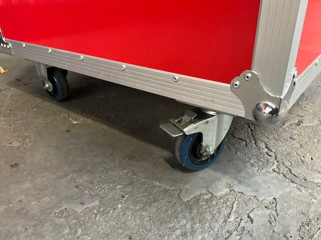 Red flightcase - afbeelding 8 van  10