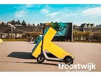 Red6 10 falcon, gloednieuwe elektrische step - afbeelding 2 van  4
