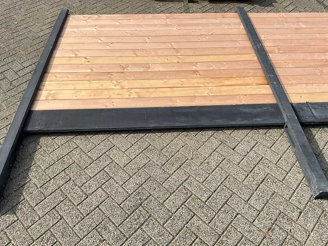 Redwood hout-betonschutting - 23,5m x 205cm - afbeelding 1 van  10