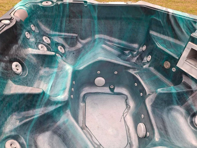 Reflection spa 5 persoons amerikaans jacuzzi en buitenspa - afbeelding 14 van  22