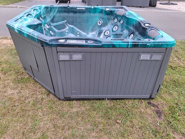 Reflection spa 5 persoons amerikaans jacuzzi en buitenspa - afbeelding 16 van  22