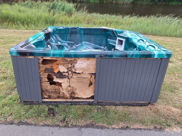 Reflection spa 5 persoons amerikaans jacuzzi en buitenspa - afbeelding 17 van  22
