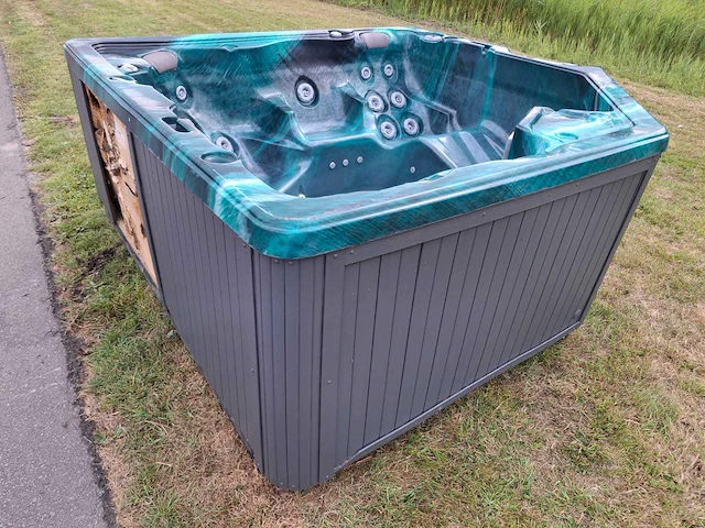 Reflection spa 5 persoons amerikaans jacuzzi en buitenspa - afbeelding 18 van  22