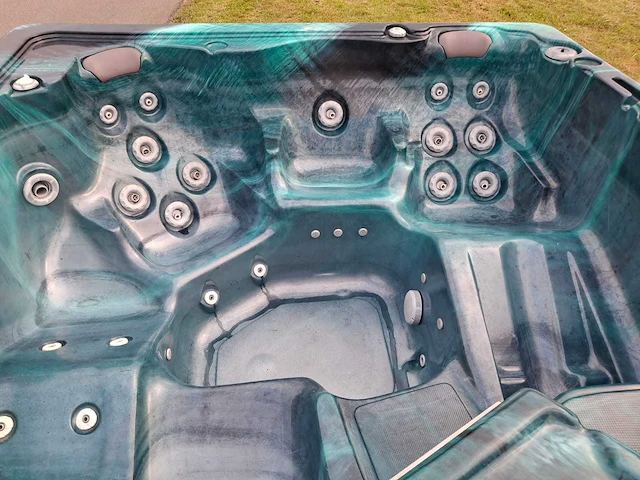 Reflection spa 5 persoons amerikaans jacuzzi en buitenspa - afbeelding 21 van  22