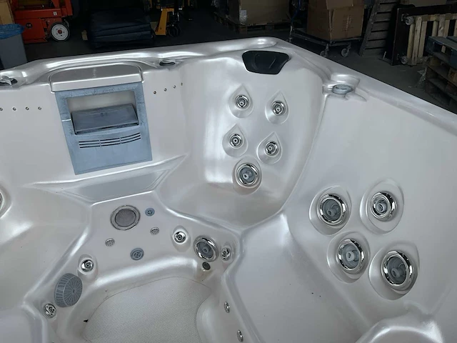 Reflections spa’s jacuzzi - afbeelding 2 van  17