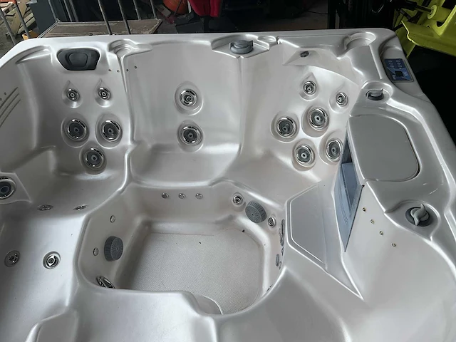 Reflections spa’s jacuzzi - afbeelding 7 van  17
