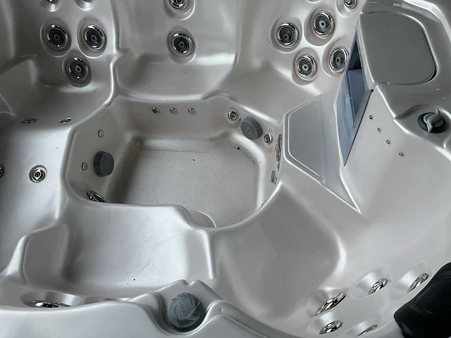Reflections spa’s jacuzzi - afbeelding 9 van  17