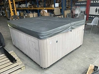 Reflections spa’s jacuzzi - afbeelding 1 van  17