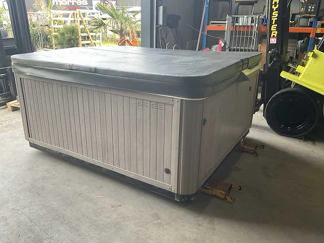Reflections spa’s jacuzzi - afbeelding 10 van  17