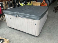 Reflections spa’s jacuzzi - afbeelding 11 van  17