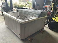 Reflections spa’s jacuzzi - afbeelding 12 van  17
