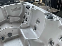 Reflections spa’s jacuzzi - afbeelding 16 van  17