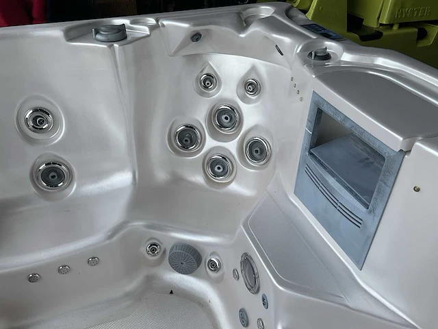 Reflections spa’s jacuzzi - afbeelding 17 van  17