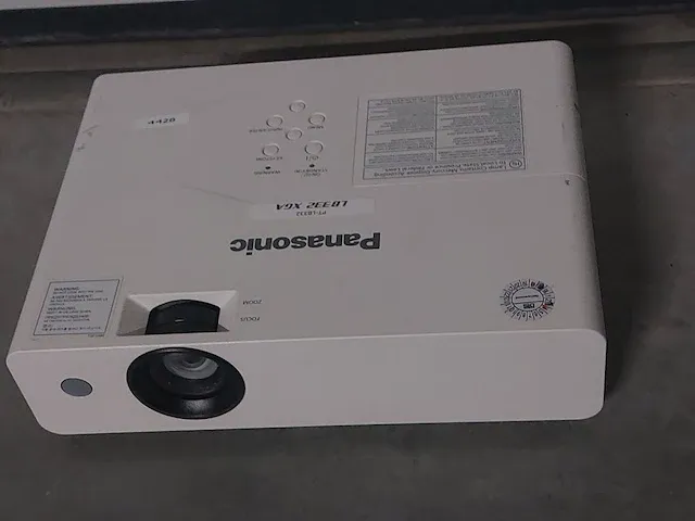 Refurbished panasonic pt-lb332 met 4428 uur - afbeelding 3 van  3