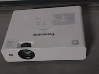 Refurbished panasonic pt-lb332 met 4428 uur - afbeelding 3 van  3